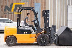 Hướng dẫn cách lái xe nâng dầu an toàn, đọc xong biết lái ngay