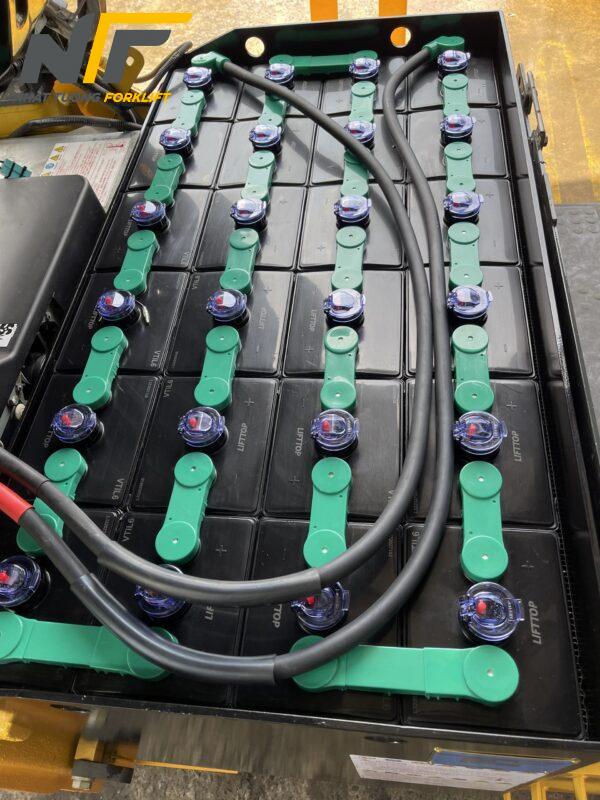 binh-dien-xe-nang-dung-lai