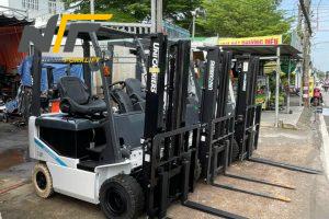 Xe Nâng Điện Ngồi Lái Có Ưu Nhược Điểm Gì? Có Nên Đầu Tư Không?