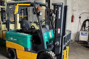 Xu hướng sử dụng xe nâng điện trong ngành kho vận hiện đại 2025