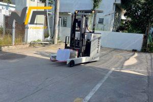 Xu Hướng Sử Dụng Xe Nâng Điện Đứng Lái Trong Kho Hàng Hiện Đại