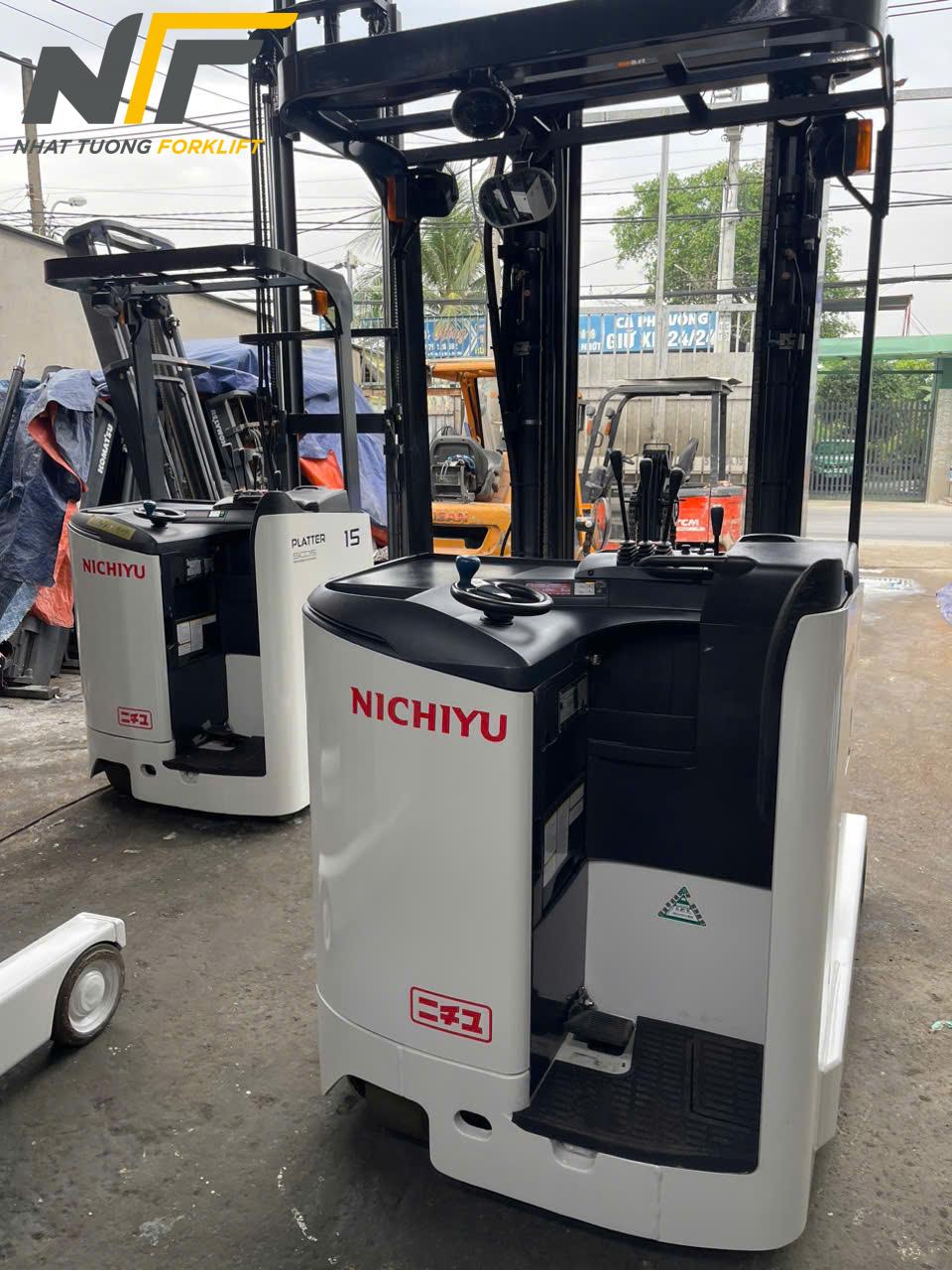 Hướng dẫn vận hành xe nâng điện đứng lái an toàn trong kho xưởng