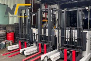 Ứng dụng xe nâng điện đứng lái trong kho logistics hiện đại và hiệu quả