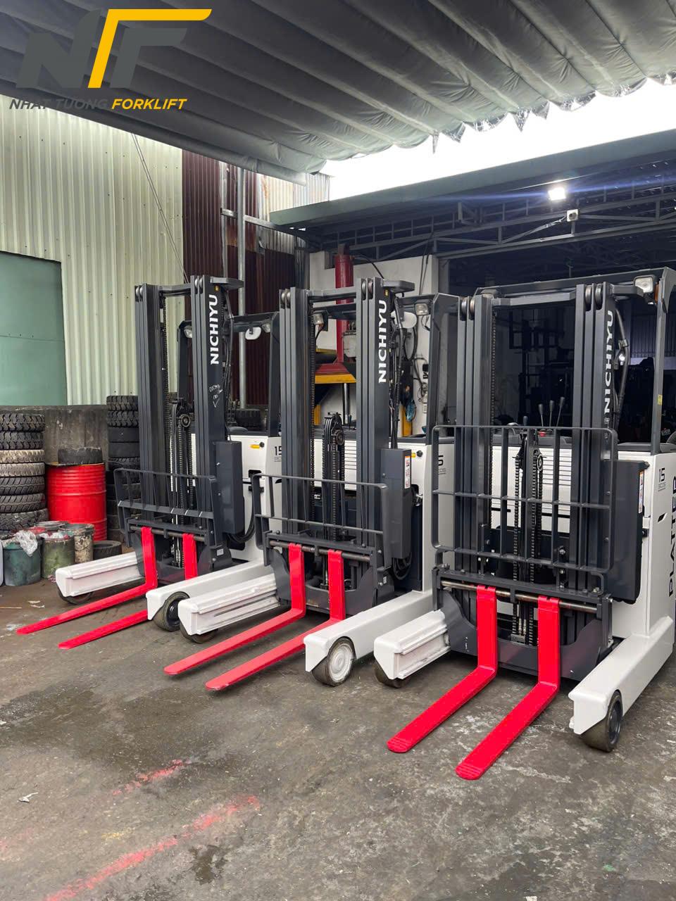 Ứng dụng xe nâng điện đứng lái trong kho logistics hiện đại và hiệu quả