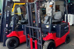 Các yếu tố ảnh hưởng đến tuổi thọ của xe nâng điện ngồi lái