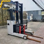 Khi nào doanh nghiệp nên bố trí xe nâng điện đứng lái theo từng khu vực kho?
